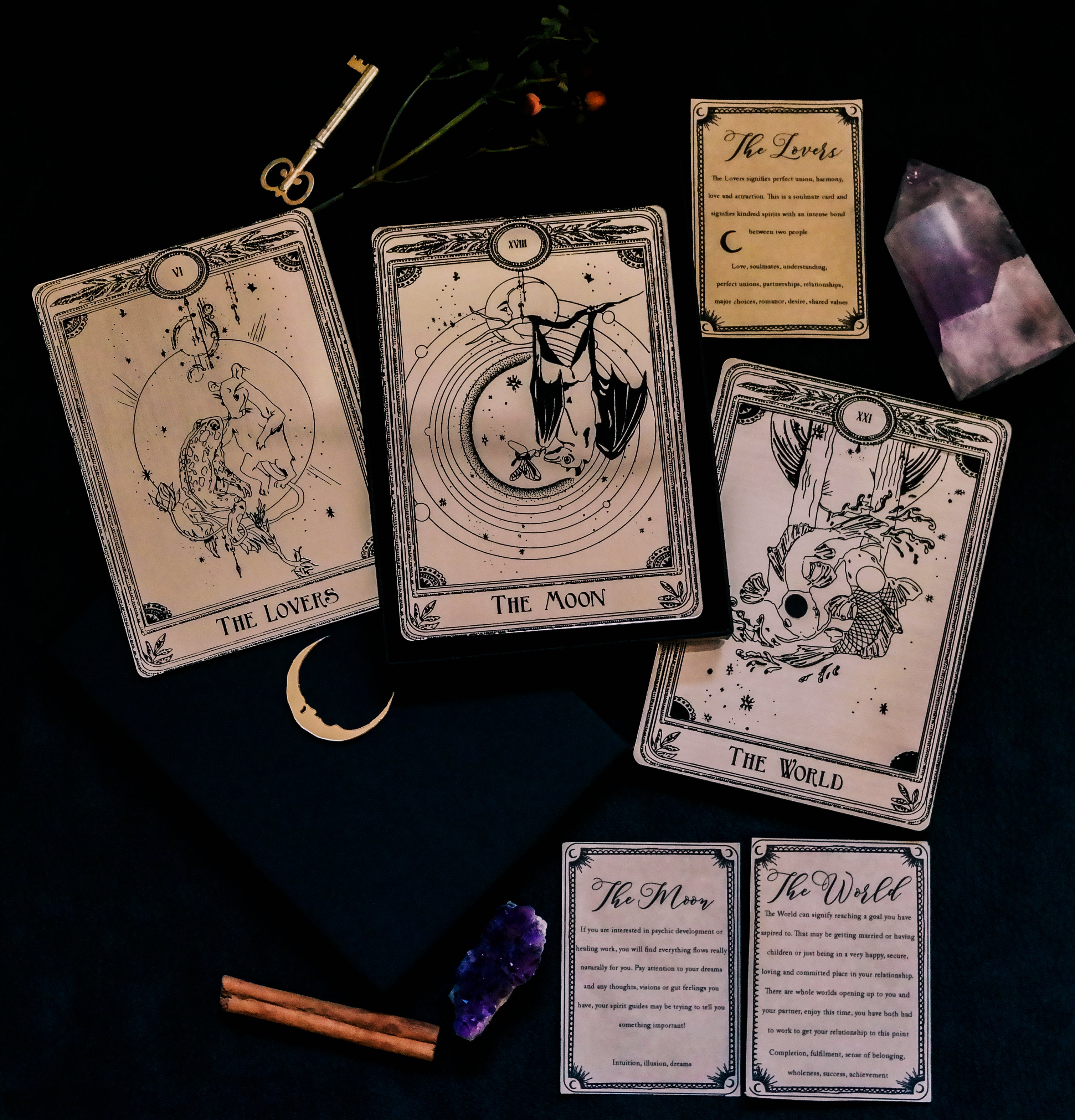 3 decorative tarot cards in a gift set